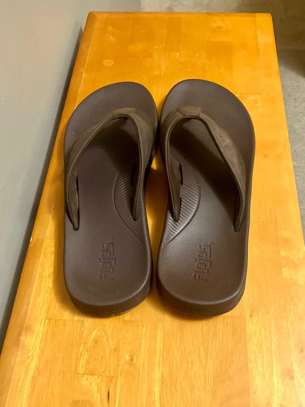 Flojos Ryan Men's Arch Support Flip Flops, Brown - Size 12 (VGUC)